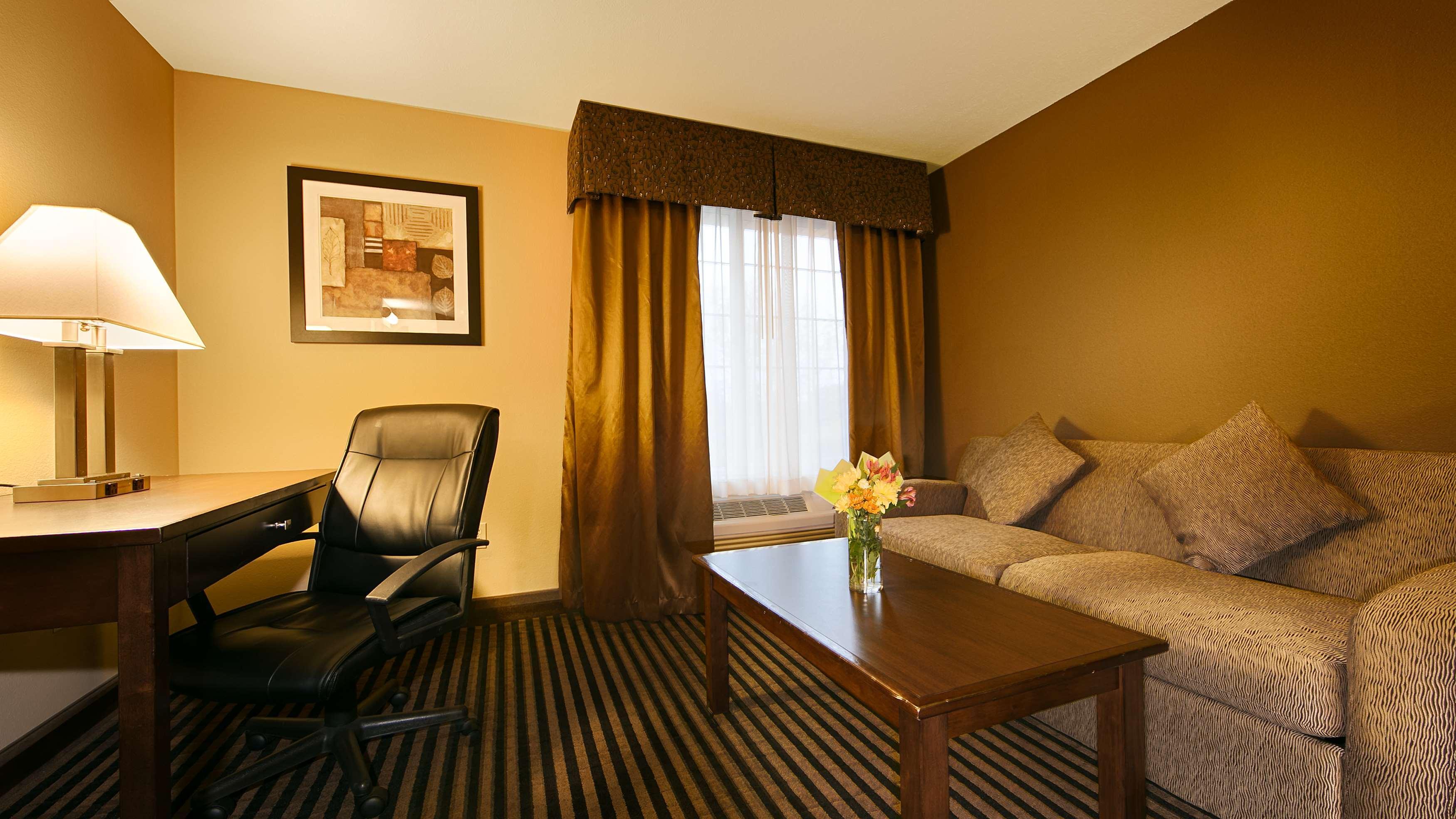 Best Western Plus Prairie Inn Albany Extérieur photo